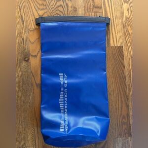 Ten liter Waterproof Dry Bag, never used, excellent condition
